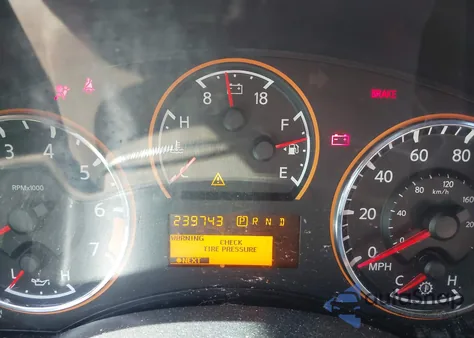 2014 Nissan Armada Platinum из США, поврежденный, VIN 5N1BA0NF1EN611342